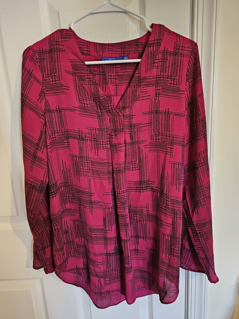Apt. 9 Burgundy and Black Geometric V-Neck Blouse